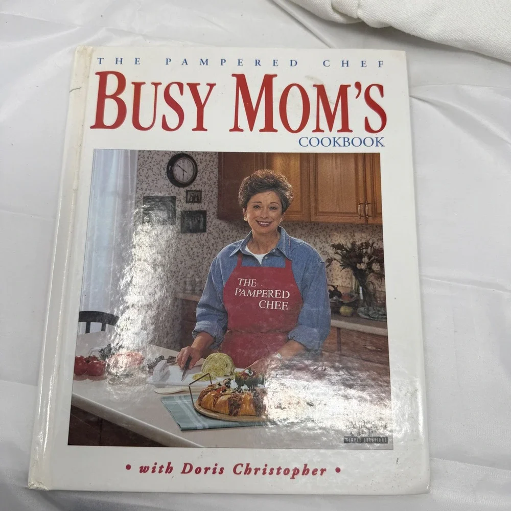 Pampered Chef Bundle 2 Books‎ Busy Mom Cookbook History Tote Bag & Pizza Apron